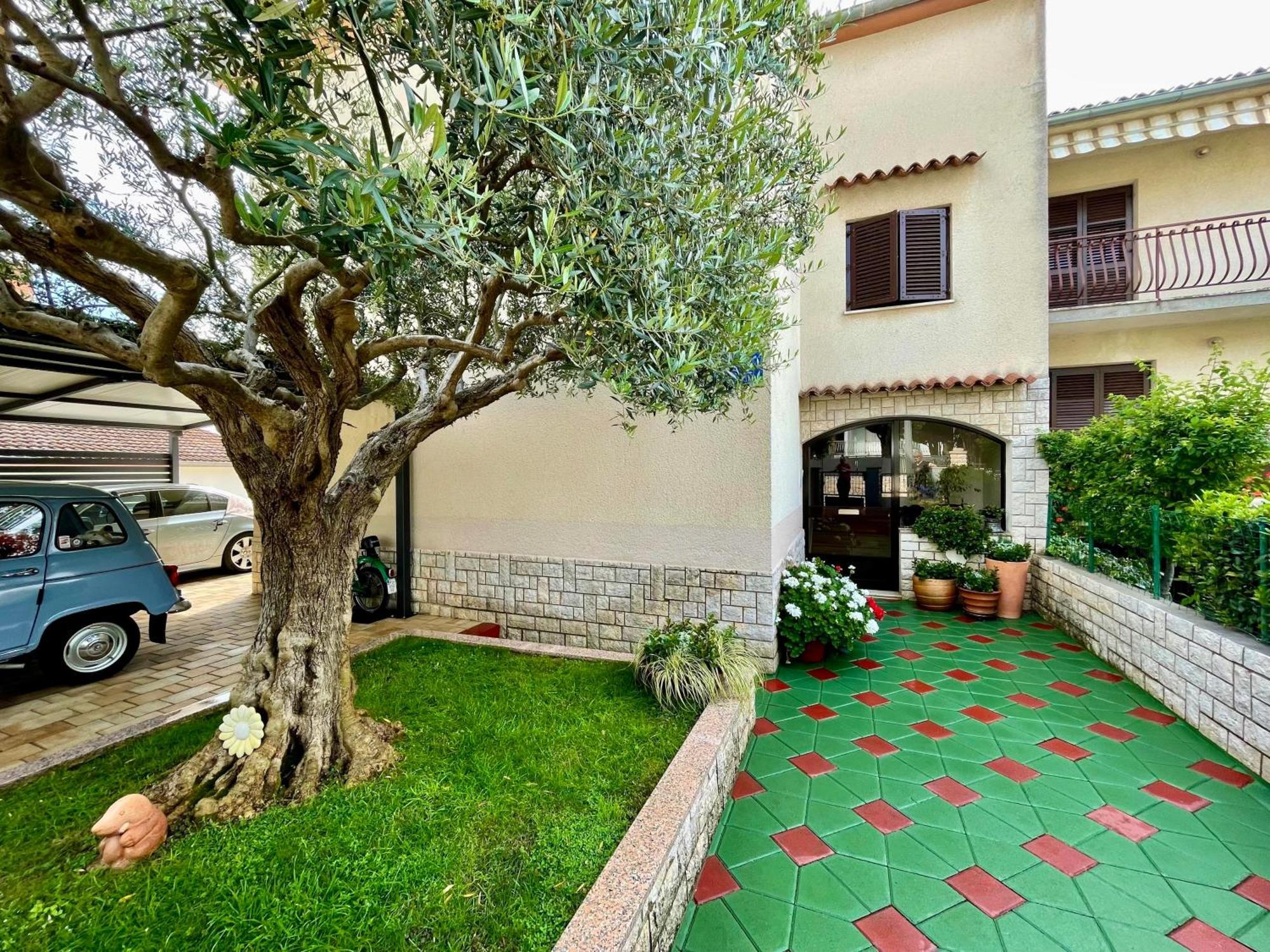 Apartment Adri 로비니 외부 사진